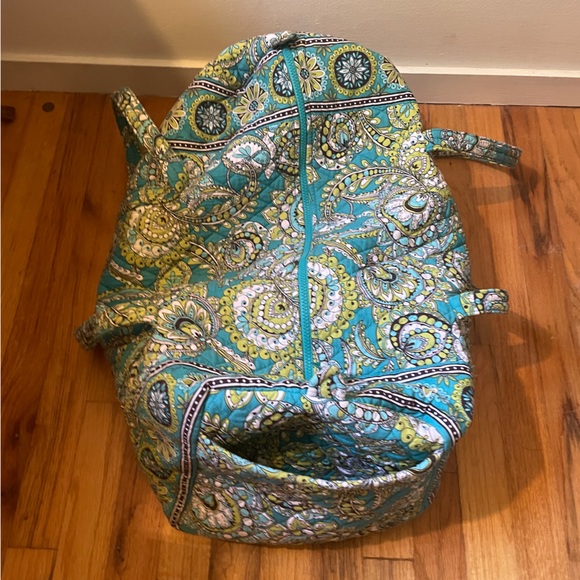 Vera Bradley duffle bag! Only used a few times in good condition - Picture 3 of 4